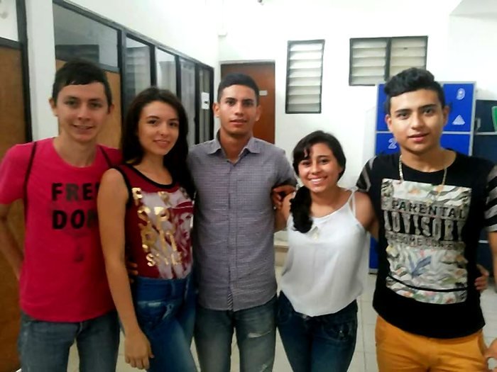 Jhonny Giraldo con sus compañeros de la ESAP