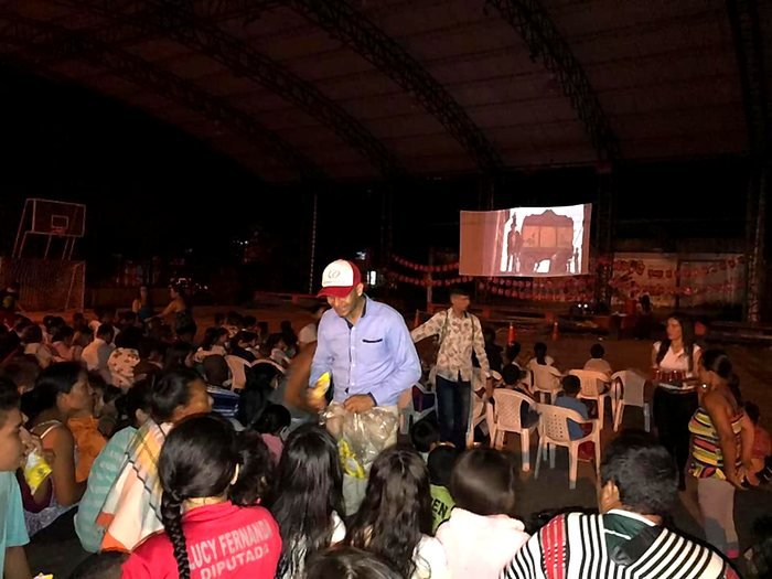 Proyección de Cine al Parque con la comunidad