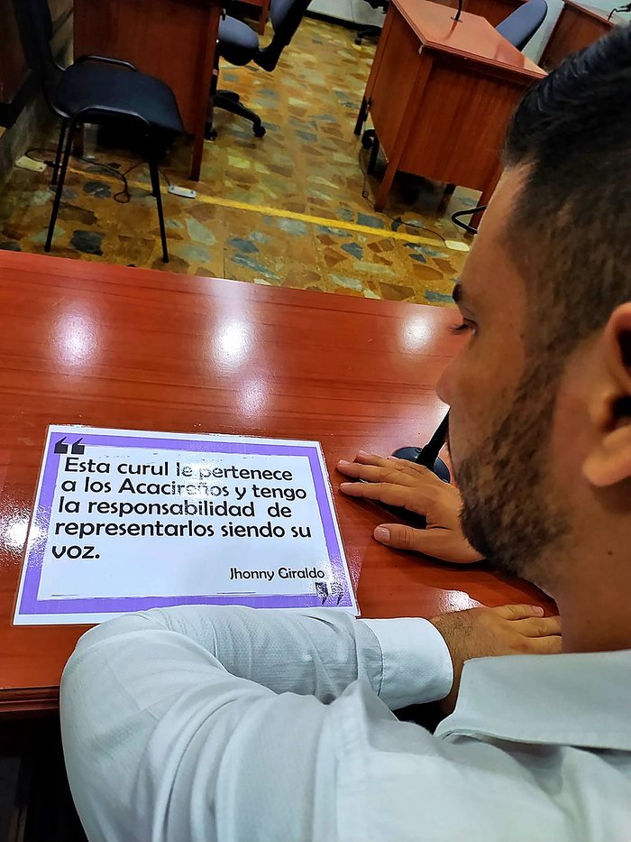 Jhonny Giraldo en su curul del Concejo de Acacías